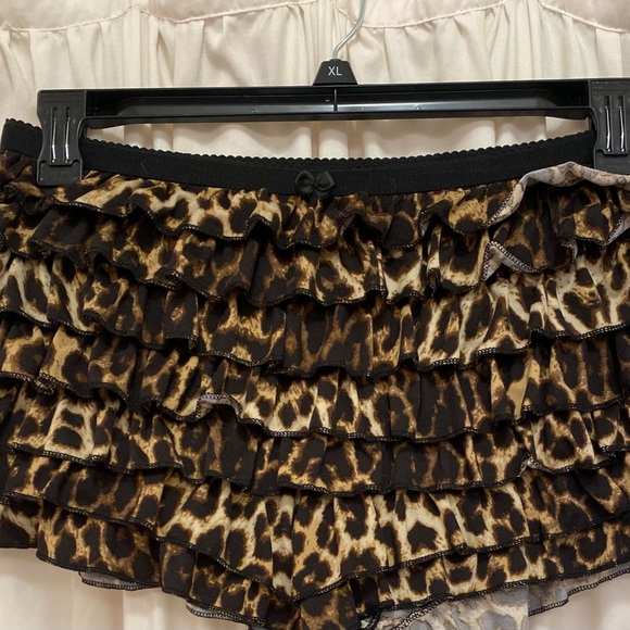Leopard Print Ruffle Shorts ๐ - Picture 8 of 8
